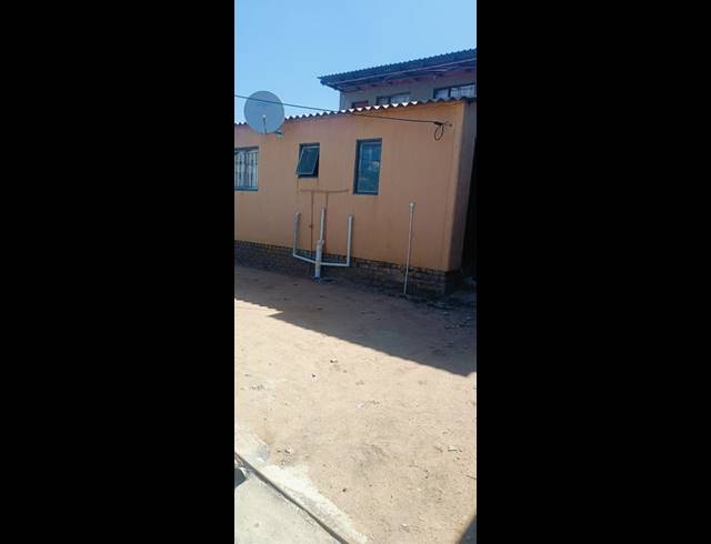 10 BEDROOM HOUSE FOR SALE IN KAALFONTEIN